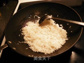 金镶银叉烧炒饭的做法步骤：3