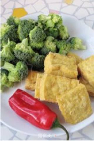 【西兰花油豆腐】的做法步骤：1