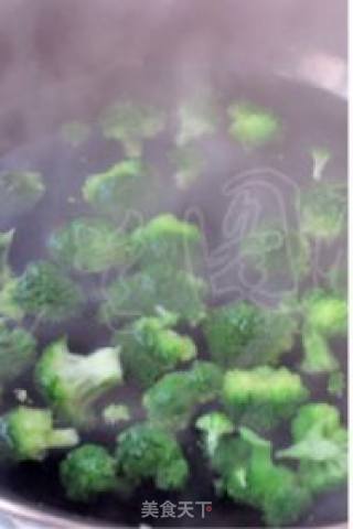 【西兰花油豆腐】的做法步骤：3