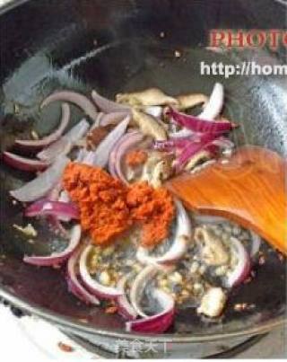 【红咖喱鲜虾豆腐】的做法步骤：3