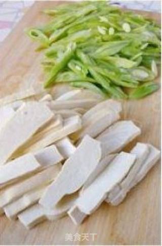 懒主妇打造快手菜。【芸豆炒豆干】的做法步骤：2