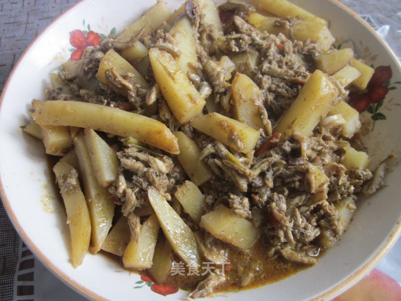 农家风味小鱼酱土豆的做法