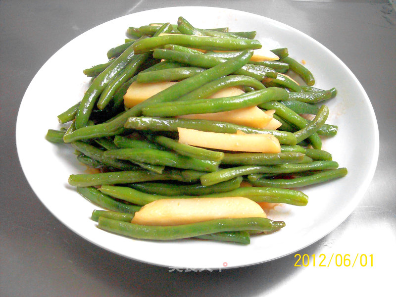【美食之春交响曲】春之风韵——土豆烧刀豆的做法