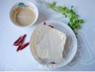 清爽却又不失美味【凉拌麻香豆腐】的做法步骤：1