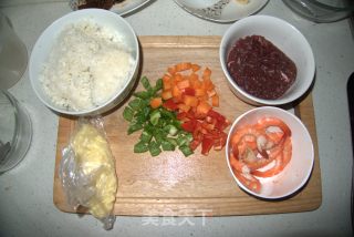 牛肉鲜虾五彩焗饭的做法步骤：1