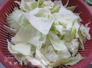 包菜腊肉干锅的做法步骤：4
