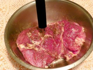 草本调料烤西冷猪肉Boneless Pork Sirloin Roast的做法步骤：1