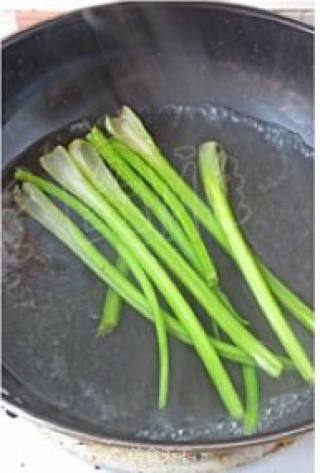 鲜美的大个馄饨。【芹菜猪肉馅馄饨】的做法步骤：3