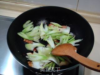 香干炒西芹的做法步骤：4