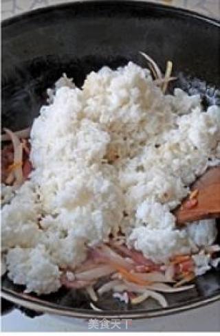 异域风情的加料炒饭。【白果培根炒饭】的做法步骤：4