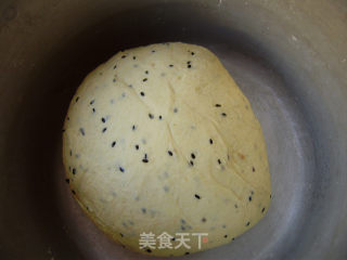 健康小吃-----黑芝麻苹果小餐包的做法步骤：5