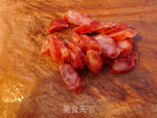 荷兰豆炒腊肠的做法步骤：2