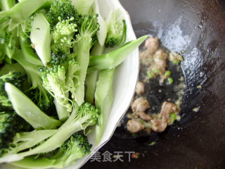 家常菜----西兰花炒肉的做法步骤：4