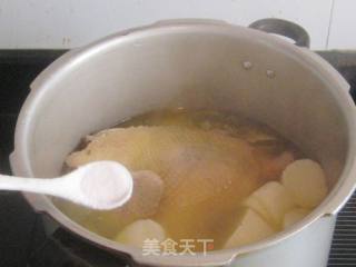 海参山药草鸡汤的做法步骤：9