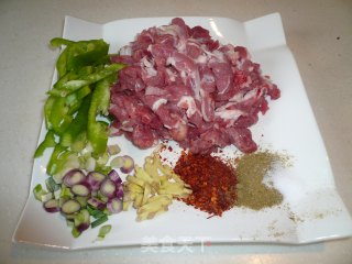 孜然羊肉的做法步骤：2