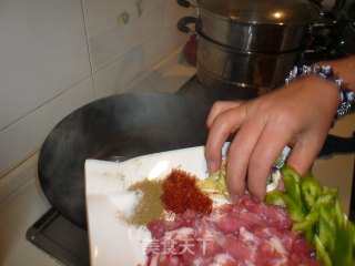 孜然羊肉的做法步骤：3