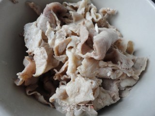 冬季暖身菜——羊肉粉丝煲的做法步骤：1