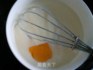 给儿子的生日蛋糕---草莓果冻酸奶蛋糕的做法步骤：2