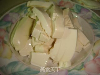 彩椒炒嫩豆腐的做法步骤：1