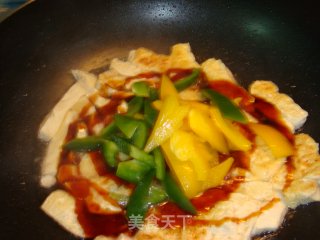 彩椒炒嫩豆腐的做法步骤：6