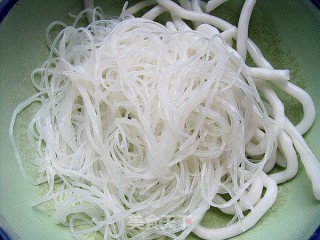 菌汤双粉鱼丸的做法步骤：2