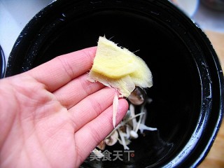 菌汤双粉鱼丸的做法步骤：5