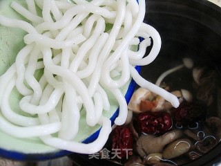 菌汤双粉鱼丸的做法步骤：7