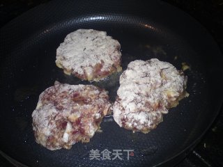 香煎牛肉饼的做法步骤：7