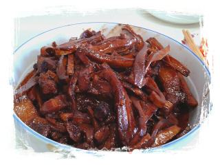 肉族的爱···笋干红烧肉的做法步骤：1