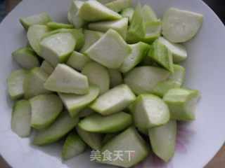 蒜蓉丝瓜的做法步骤：1