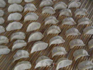 白菜虾皮鸡蛋饺子的做法步骤：11