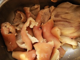剩肉皮的好去处——猪油and猪皮的做法步骤：1