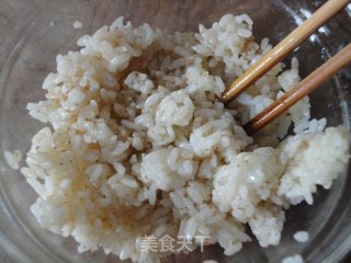 用剩米饭做的小零食——孜然锅巴的做法步骤：2