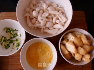 白玉菌菇豆果汤的做法步骤：2