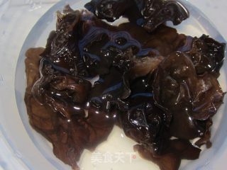 鲜蔬鱼丸汤的做法步骤：2