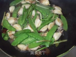 荷兰豆炒大蒜的做法步骤：6