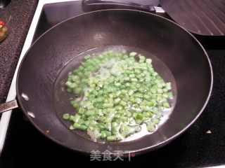 酸黄瓜四季豆炒肉末的做法步骤：3