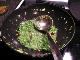 酸黄瓜四季豆炒肉末的做法步骤：5
