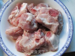 萝卜炖排骨的做法步骤：1