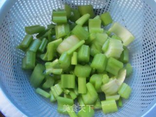 西芹山药炒虾仁的做法步骤：4