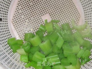 西芹山药炒虾仁的做法步骤：8