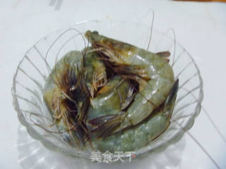 【简单宴客菜】换个方法吃虾---香煎数字虾的做法步骤：1