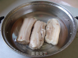 梅菜扣肉的做法步骤：2