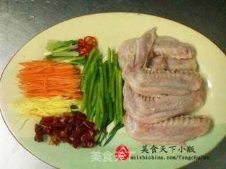 酱香鸭翅的做法步骤：1