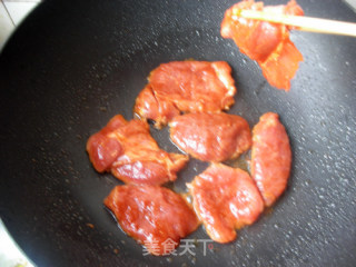 蒜香煎肉的做法步骤：2