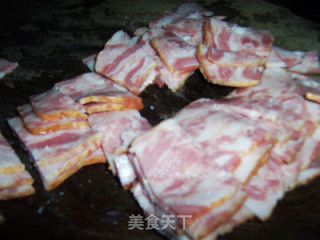 培根莲藕的做法步骤：1