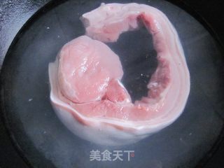 简单的海带扣肉的做法步骤：2