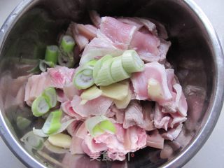 简单的海带扣肉的做法步骤：4