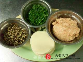 香菇蒸饺&韭菜蒸饺的做法步骤：1