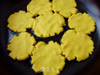 休闲小吃----南瓜粘玉米面饼的做法步骤：8